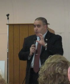 Hadian speaks in Sequim